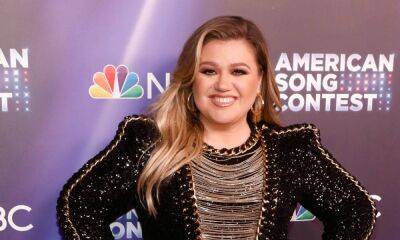 Kelly Clarkson - Brett Eldredge - celebrate queen Elizabeth - Kelly Clarkson teases new addition to the family as she welcomes surprise appearance to her show - hellomagazine.com