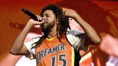 J. Cole Attends Fan's College Graduation After Showing Up to Her High School Ceremony - etonline.com - New Jersey