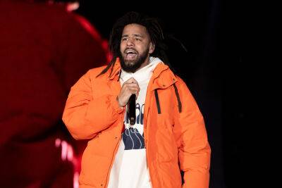 J. Cole Attends Fan’s College Graduation After Showing Up To Her High School Ceremony - etcanada.com - New Jersey