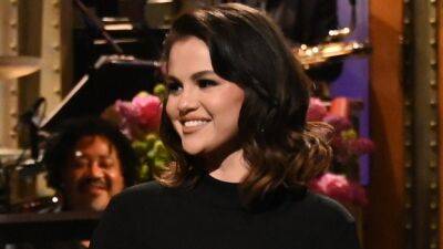 Selena Gomez Made Her Saturday Night Live Hosting Debut to Find Love - www.glamour.com - county Johnson - Austin, county Johnson