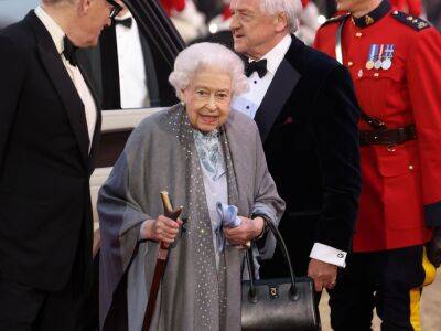 Elizabeth Queenelizabeth - Windsor Castle - The Queen Walks To Her Seat At Platinum Jubilee Celebration - etcanada.com - USA