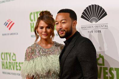 Chrissy Teigen - John Legend Says Sharing Hospital Photos After Chrissy Teigen’s Miscarriage Made Many People Feel ‘That They Weren’t Alone’ - etcanada.com