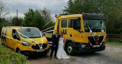 Tameside bride arrives at wedding venue in AA recovery truck - manchestereveningnews.co.uk