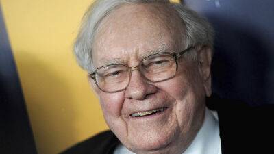 Shari Redstone - Warren Buffett - Warren Buffett’s Berkshire Hathaway Acquires Small Stake in Paramount Global - variety.com - Hollywood - Netflix