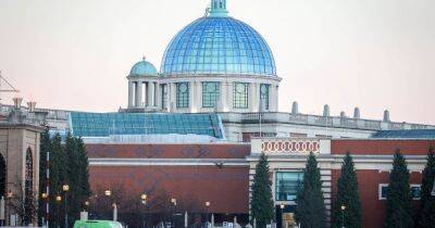 Trafford Centre - Boy arrested for spitting, kicking, and biting police officers after Trafford Centre theft - manchestereveningnews.co.uk