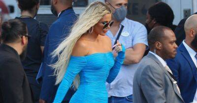 Khloe Kardashian - Hilary Duff - Tristan Thompson - Kris Jenner - Maralee Nichols - Khloe Kardashian makes the most of her eye-catching curves in skimpy blue mini dress - ok.co.uk - New York