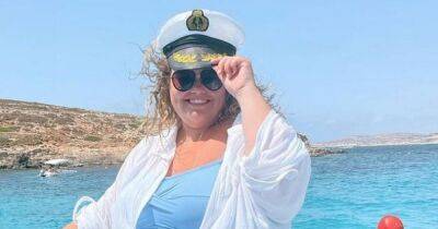 Amy Tapper - Gogglebox's Amy Tapper beams with confidence in boat snap in swimsuit and sailors hat - ok.co.uk