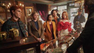 Camila Mendes - Cole Sprouse - Lili Reinhart - Greg Berlanti - Archie Andrews - Sarah Schechter - Cooper - ‘Riverdale’ To End With Season 7 At The CW - deadline.com - Indiana - state New Mexico