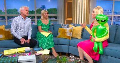 Phillip Schofield - Willoughby Schofield - This Morning fans in hysterics as guest claims her boyfriend is an alien - ok.co.uk