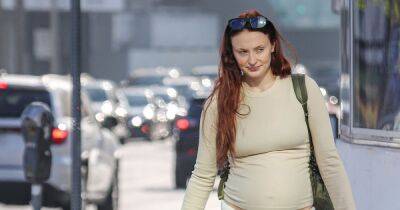 Pregnant Sophie Turner holds hands with adorable daughter Willa, one, on LA stroll - www.ok.co.uk - France - Los Angeles - Las Vegas