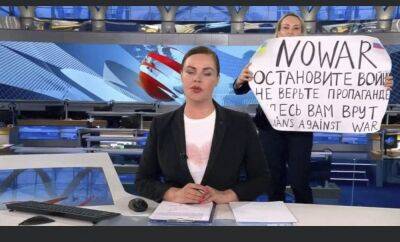 Vladimir Putin - Journalist Marina Ovsyannikova Protests Ukraine Invasion Live On Kremlin-Controlled Russian TV: “They Are Lying To You” — Deadline Disruptors - deadline.com - France - Ukraine - Russia - Germany