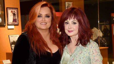 Naomi Judd Tearfully Honored by Daughters Wynonna & Ashley During Country Music Hall of Fame Induction - www.etonline.com - Tennessee