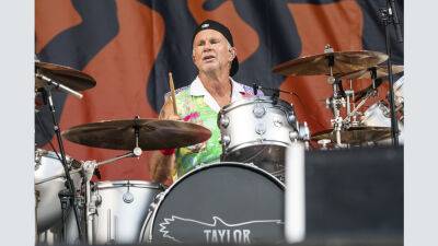 Red Hot Chili Peppers Pay Tribute to Foo Fighters’ Taylor Hawkins at Jazz Fest as Dave Grohl Looks on - variety.com - New Orleans - Chad