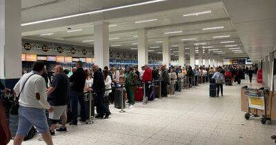 Manchester Airport passengers forced to queue out the door in 'crazy' scenes this morning - www.manchestereveningnews.co.uk - Manchester