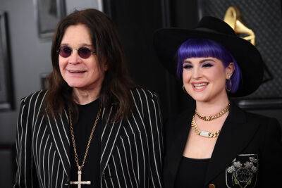 Kelly Osbourne - Kelly Osbourne Slams Lyft Driver For ‘Knowingly’ Driving Off With Her Dad Ozzy’s Clothes - etcanada.com