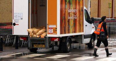 Sainsbury's offers home delivery via Deliveroo across 300 stores - manchestereveningnews.co.uk
