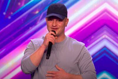 Maxwell Thorpe Ditches Busking For ‘Britain’s Got Talent’ And Stuns The Judges With His Operative Voice - etcanada.com - Britain - Italy