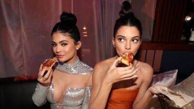 Kylie Jenner - Kendall Jenner - Andrea Bocelli - Tiktok - Kylie Called Out Kendall's Viral Cucumber Moment During Kourtney's Wedding - glamour.com - Italy