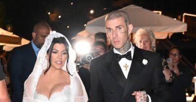 Kylie Jenner - Kourtney Kardashian - Liam Payne - Travis Barker - Kourtney and Travis' wedding meal goes viral for unfortunate portion size - wonderwall.com - Italy