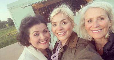 Holly Willoughby - Phillip Schofield - Kate Thornton - Nicole Appleton - Holly Willoughby fans amazed as she celebrates mum's 74th birthday with rare selfie - ok.co.uk