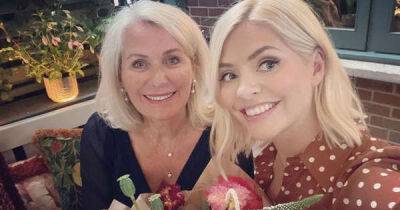 Holly Willoughby - Phillip Schofield - Emma Bunton - Johnny Vegas - Nicole Appleton - This Morning's Holly Willoughby shares sweet photo with her mum as fans leave special messages - msn.com