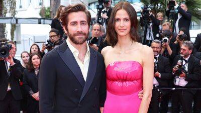 Jake Gyllenhaal - Jeanne Cadieu - Jake Gyllenhaal and Girlfriend Jeanne Cadieu Make a Glamorous Debut on Cannes Red Carpet - etonline.com - New York