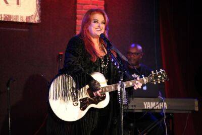 Wynonna Judd - Naomi Judd - Wynonna Judd Keeps Promise To Continue Singing After Mom Naomi’s Death With New Song ‘Other Side’ - etcanada.com