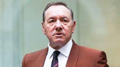 Kevin Spacey Charged With 4 Counts of Sexual Assault in United Kingdom - www.etonline.com - Britain - London