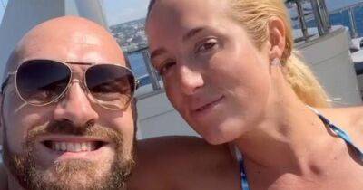Tommy Fury - Tyson Fury - Paris Fury - Paris Fury makes Tyson give her foot rub as 'payback' for fetching his beers on holiday - ok.co.uk