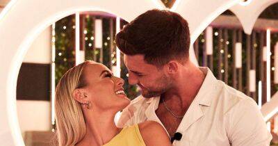 Scott Thomas - Love Island's most romantic moments ever including shock proposal and infinity bracelet - ok.co.uk