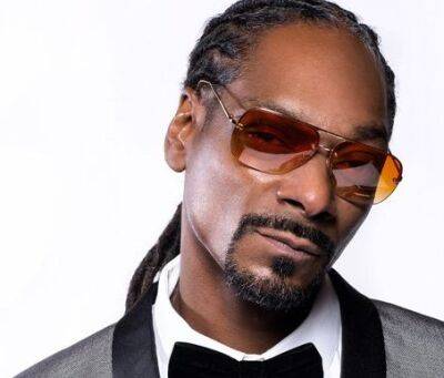 Logan Paul - Tupac Shakur - Snoop Dogg - Snoop Dogg Admits Fainting Upon Seeing 2Pac After Las Vegas Shooting That Claimed His Life - deadline.com - Las Vegas