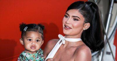 Kylie Jenner - Kim Kardashian - Travis Scott - Kylie Jenner Marvels at Her Son’s Tiny Toes in Sweet Photo With Stormi: ‘I Made These’ - usmagazine.com - Chicago - county Story