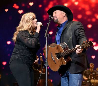 Trisha Yearwood - Garth Brooks Surprises Crowd With Two Trisha Yearwood Duets, The Couple Covers Lady Gaga’s ‘Shallow’ And ‘She’s In Love With A Boy’ - etcanada.com - state Louisiana - county Bradley - state Maine - county Love