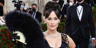 Kacey Musgraves Glitters in a Gorgeous Black Gown at the Met Gala 2022 - www.justjared.com - New York