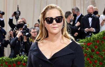 Amy Schumer's Response to the 'Gilded Glamour' Theme at Met Gala 2022 Is Getting Attention! - www.justjared.com - New York
