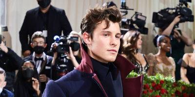 Shawn Mendes Wears a Tommy Hilfiger Coat on the Met Gala 2022 Red Carpet - www.justjared.com - New York