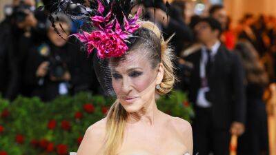 Sarah Jessica Parker's Met Gala 2022 Dress Has a Special Meaning Behind It - www.glamour.com