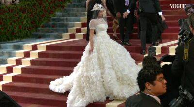 Kylie Jenner SHOCKS In A Wedding Dress & A Baseball Cap At The Met Gala! - perezhilton.com