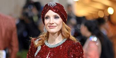 Jessica Chastain Nailed The Gilded Glamour Theme in a Red Gucci Look at Met Gala 2022 - www.justjared.com - New York