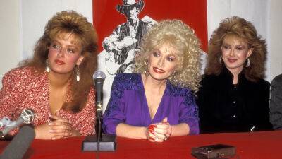 Dolly Parton honors Naomi Judd: 'We loved big hair, makeup and music' - www.foxnews.com