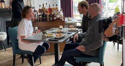 Sam Heughan - Graham Mactavish - Outlander star Sam Heughan spotted enjoying dinner at top Edinburgh restaurant - dailyrecord.co.uk - Scotland - New Zealand - USA - Indiana - county Harrison - county Ford