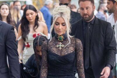 Kim Kardashian - Kourtney Kardashian - Kim Kardashian Recycled An 11-Year-Old Dress For Kourtney Kardashian’s Wedding To Travis Barker - etcanada.com - Italy - Las Vegas - Santa Barbara