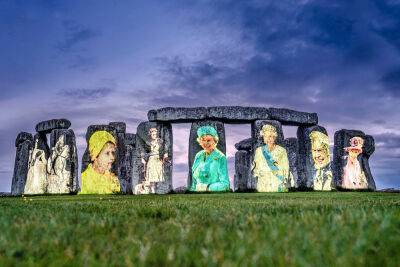 Elizabeth Ii Queenelizabeth (Ii) - Royal Family - Queen Elizabeth Ii - Queen honored with Stonehenge tribute ahead of Platinum Jubilee - nypost.com - Britain