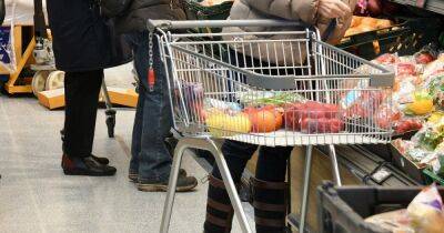 Aldi shopper changes the type of trolley she uses in store and urges everyone to do the same - manchestereveningnews.co.uk