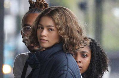 Zendaya Debuts New Hairstyle On The Set Of Upcoming Movie ‘Challengers’ - etcanada.com - Hollywood - Boston