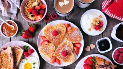 26 Mother’s Day Brunch Ideas to Start Her Day Off Right - www.glamour.com - Britain - Dominica