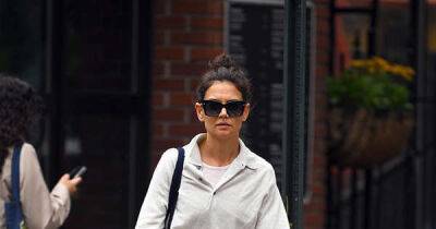 Katie Holmes - Marilyn Monroe - Emilio Vitolo-Junior - Katie Holmes picks up coffee as she steps out solo in New York - msn.com - New York - New York - Ireland - county York - Victoria