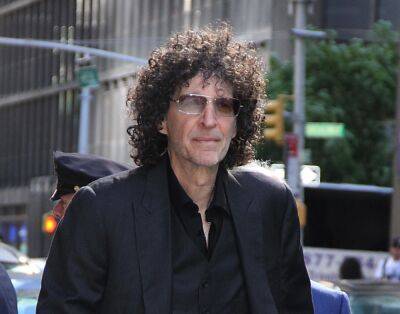 Howard Stern Calls Out Hypocrisy Of Reaction To Dave Chappelle’s Attacker Compared To Will Smith Slap - etcanada.com