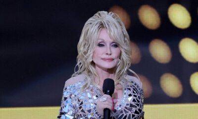 Dolly Parton shares heartwarming message after receiving award she initially rejected - hellomagazine.com - Ukraine