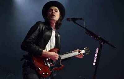James Bay - Watch James Bay play new songs ‘One Life’ and ‘Everybody Needs Someone’ in London - nme.com - London - county Worcester - city Norwich - county Bay - city Kentish